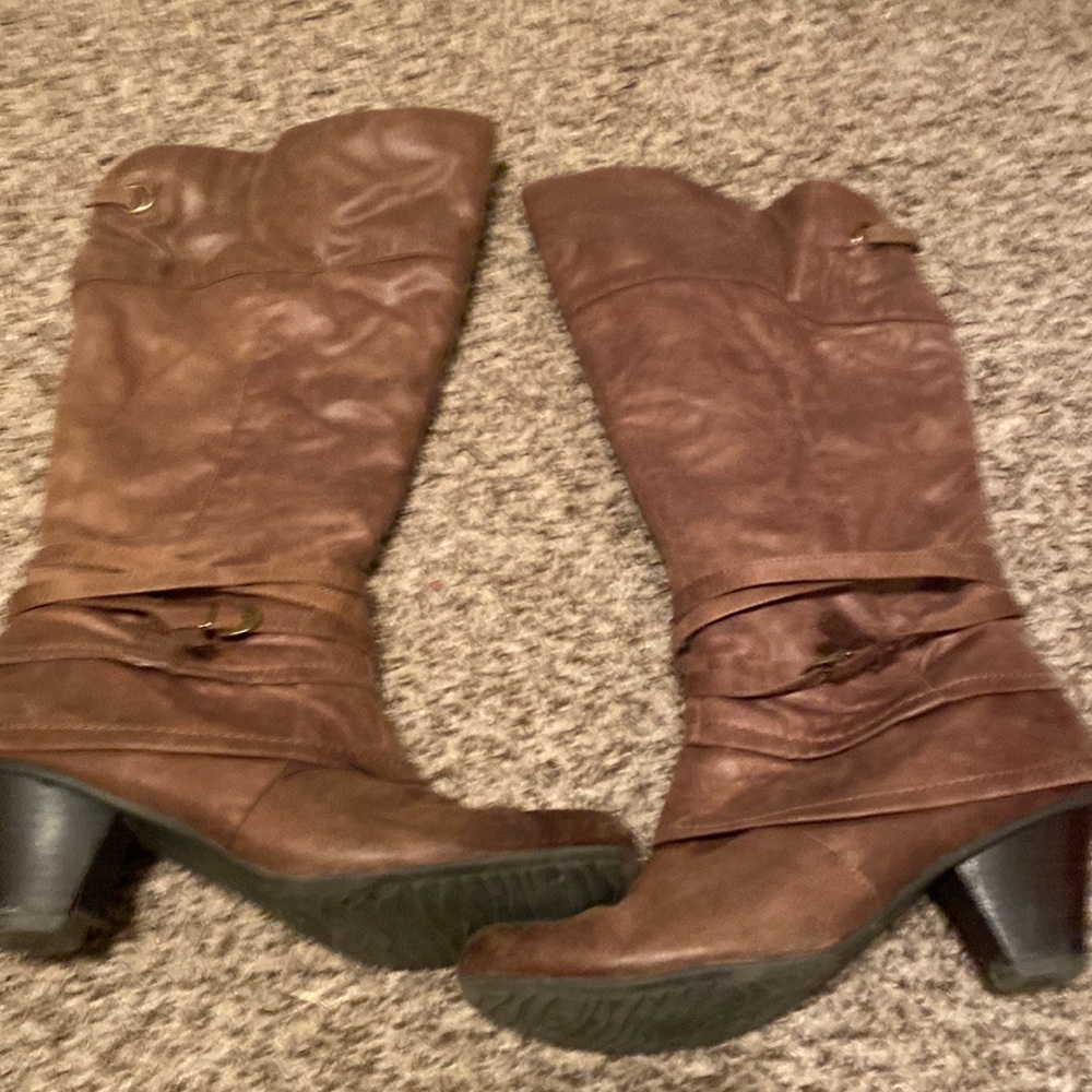 These are some cute boots with a heel nice design